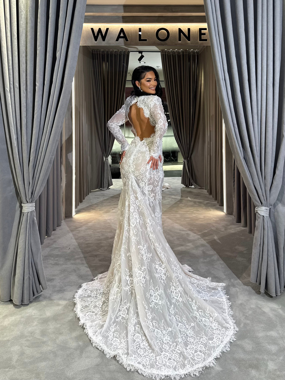 Long Sleeve Backless Lace Wedding Dress