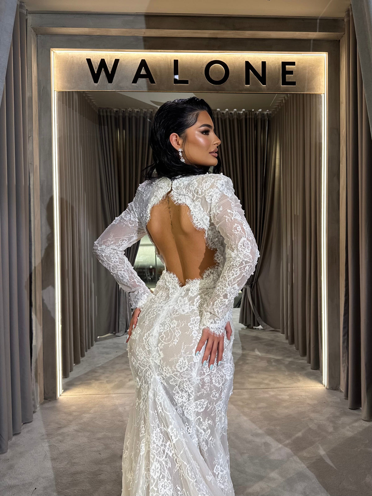 Long Sleeve Backless Lace Wedding Dress