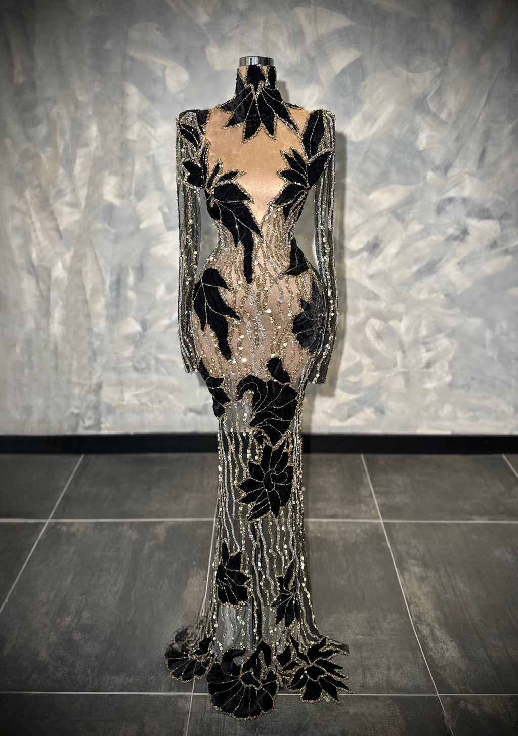 Moána - Black Velvet beaded gown