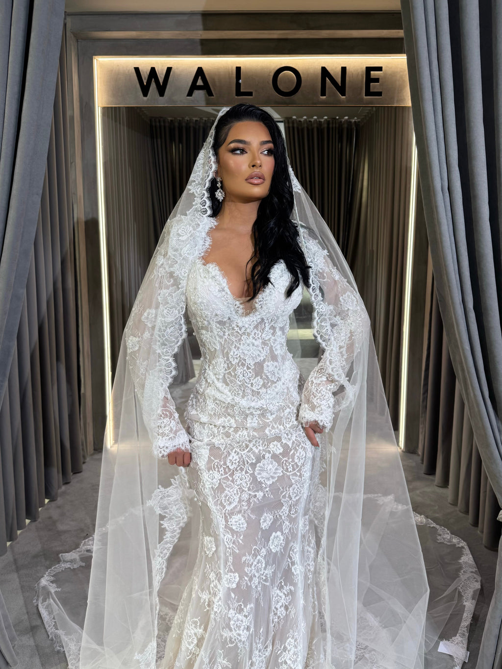 Long Sleeve Backless Lace Wedding Dress